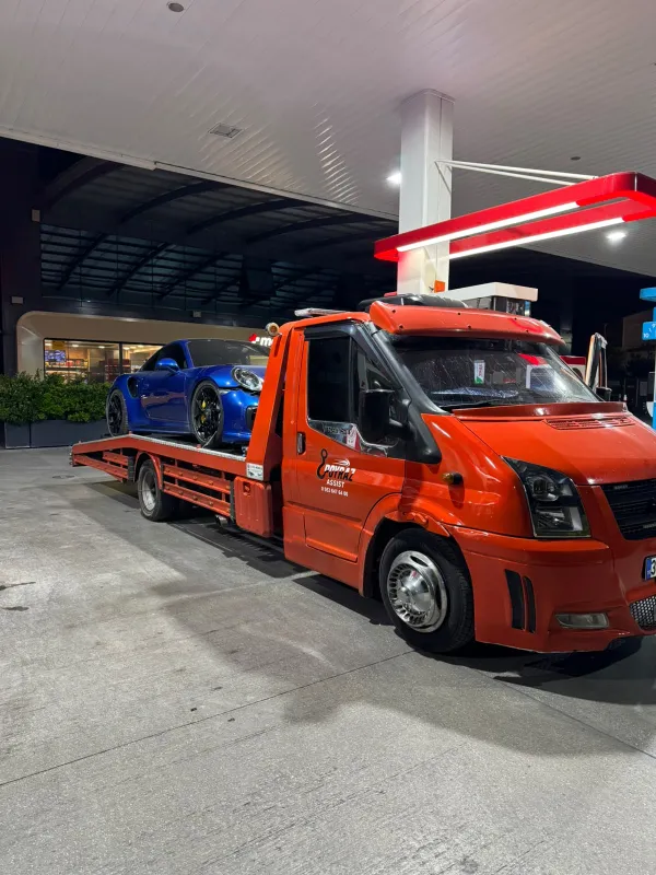 Uşak\'ta aracınız arızalandığında şanzıman ve kaporta hasarını önlemek için çekiciye doğru yükleme nasıl yapılmalı? Poyraz Assist teknik kurtarma rehberi.
