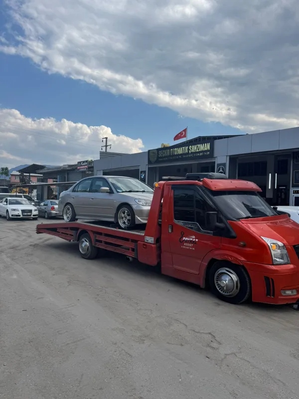Uşak ve çevre ilçelerde profesyonel oto çekici hizmeti alırken dikkat edilmesi gerekenler ve acil yol yardım rehberi.