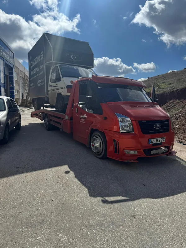 Uşak oto çekici ve oto kurtarma hizmeti. En yakın oto çekici ile 7/24 yol yardım, güvenli araç taşıma ve hızlı müdahale.